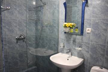 Фото номера Двухместный номер эконом-класса с 2 отдельными кроватями Отель Paradise Hotel г. Тбилиси 7