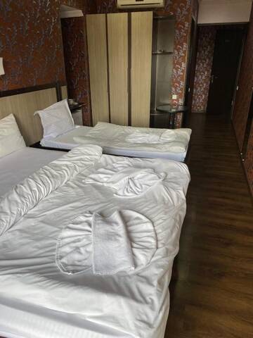 Фото номера Трехместный номер с балконом Отель 7 Baits Hotel г. Тбилиси 4