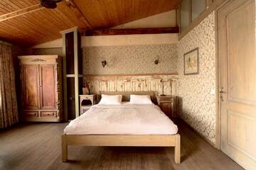 Фото номера Двухместный номер с 1 кроватью и террасой Отель Artists Residence in Tbilisi г. Тбилиси 6