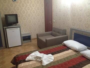 Фото номера Четырехместный номер с балконом Гостевой дом My House Hotel г. Тбилиси 3
