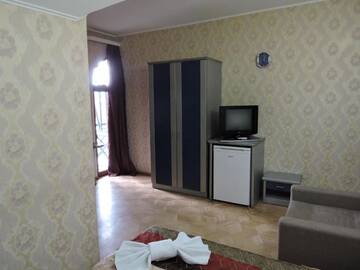 Фото номера Четырехместный номер с балконом Гостевой дом My House Hotel г. Тбилиси 11