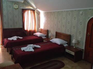 Фото номера Трехместный номер с балконом Гостевой дом My House Hotel г. Тбилиси 2