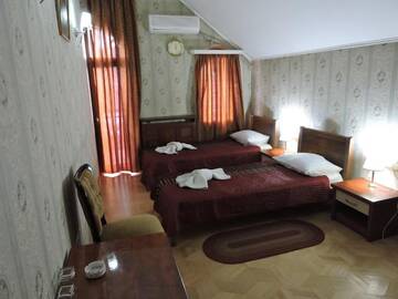 Фото номера Трехместный номер с балконом Гостевой дом My House Hotel г. Тбилиси 5