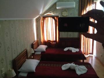 Фото номера Трехместный номер с балконом Гостевой дом My House Hotel г. Тбилиси 11