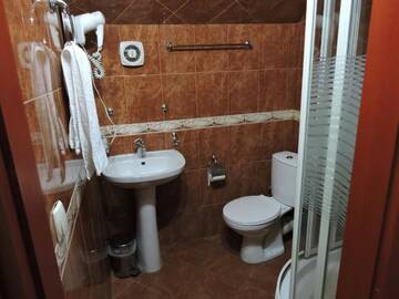 Фото номера Трехместный номер с балконом Гостевой дом My House Hotel г. Тбилиси 6
