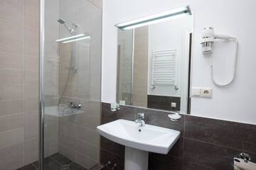 Фото номера Улучшенный двухместный номер с 2 отдельными кроватями Отель Rustaveli Hotel г. Тбилиси 6