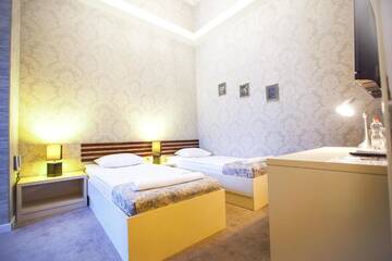 Фото номера Улучшенный двухместный номер с 2 отдельными кроватями Отель Rustaveli Hotel г. Тбилиси 11