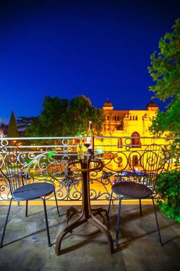 Фото номера Апартаменты с балконом Отель Rustaveli Hotel г. Тбилиси 21