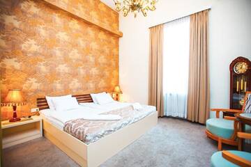 Фото номера Улучшенный номер с кроватью размера «queen-size» Отель Rustaveli Hotel г. Тбилиси 9