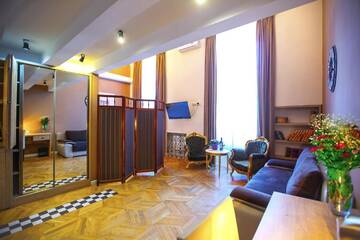 Фото номера Апартаменты с балконом Отель Rustaveli Hotel г. Тбилиси 2