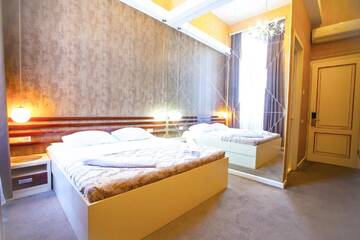Фото номера Двухместный номер «Комфорт» с 1 кроватью Отель Rustaveli Hotel г. Тбилиси 2