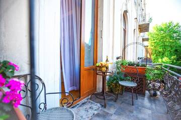 Фото номера Апартаменты с балконом Отель Rustaveli Hotel г. Тбилиси 16
