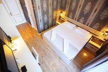 Фото номера Стандартный двухместный номер с 1 кроватью и балконом Отель Rustaveli Hotel г. Тбилиси 3