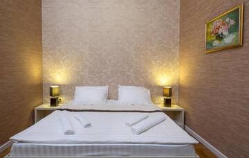 Фото номера Улучшенный номер с кроватью размера «king-size» Отель Rustaveli Hotel г. Тбилиси 2