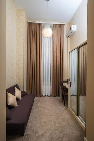 Фото номера Улучшенный двухместный номер с 1 кроватью Отель Rustaveli Hotel г. Тбилиси 2