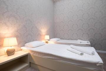Фото номера Улучшенный двухместный номер с 2 отдельными кроватями Отель Rustaveli Hotel г. Тбилиси 3