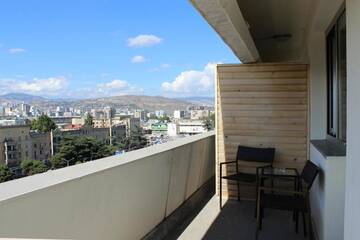 Фото номера Трехместный номер с видом на город Отель Hotel Tbilisi Central by Mgzavrebi г. Тбилиси 9