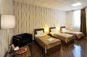 Фото номера Стандартный трехместный номер Отель Athletics Hotel г. Тбилиси 2