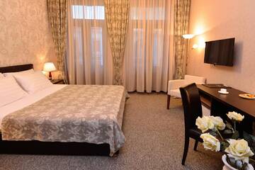 Фото номера Стандартный двухместный номер с 1 кроватью и балконом Отель King David Hotel г. Тбилиси 6