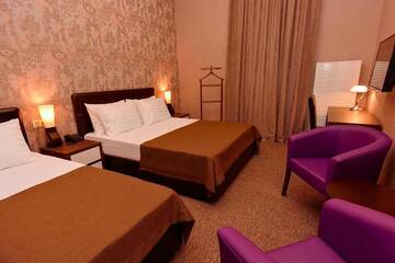 Фото номера Стандартный трехместный номер Отель King David Hotel г. Тбилиси 3