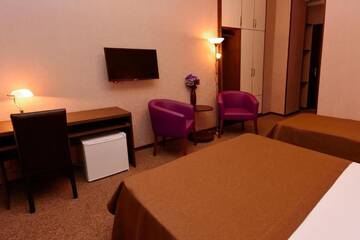 Фото номера Стандартный трехместный номер Отель King David Hotel г. Тбилиси 12