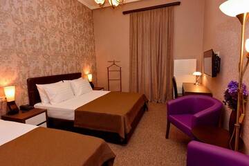 Фото номера Стандартный трехместный номер Отель King David Hotel г. Тбилиси 8