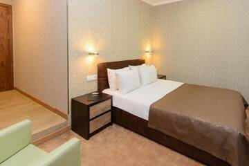 Фото номера Стандартный семейный номер Отель King David Hotel г. Тбилиси 9