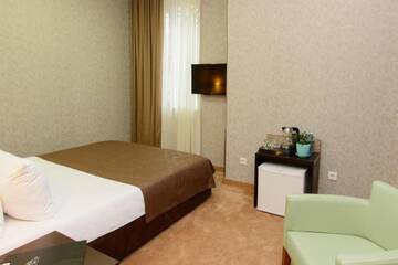 Фото номера Стандартный семейный номер Отель King David Hotel г. Тбилиси 10