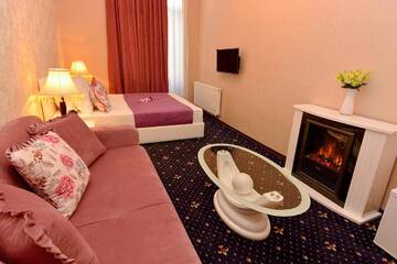 Фото номера Улучшенный двухместный номер с 1 кроватью Отель King David Hotel г. Тбилиси 3