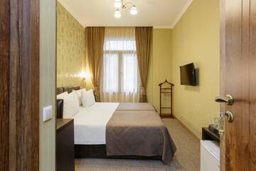 Фото номера Стандартный двухместный номер с 2 отдельными кроватями Отель King David Hotel г. Тбилиси 2