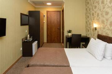 Фото номера Стандартный двухместный номер с 2 отдельными кроватями Отель King David Hotel г. Тбилиси 4