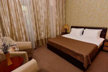 Фото номера Стандартный двухместный номер с 1 кроватью Отель King David Hotel г. Тбилиси 9