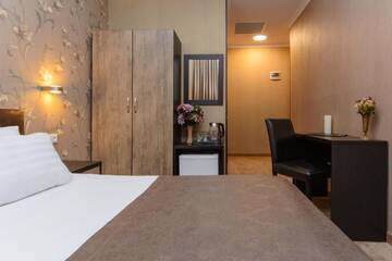 Фото номера Стандартный двухместный номер с 1 кроватью Отель King David Hotel г. Тбилиси 3