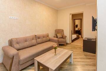 Фото номера Семейный номер Отель King David Hotel г. Тбилиси 3