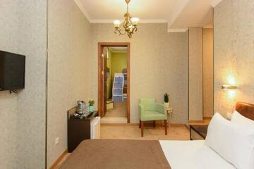 Фото номера Стандартный семейный номер Отель King David Hotel г. Тбилиси 2
