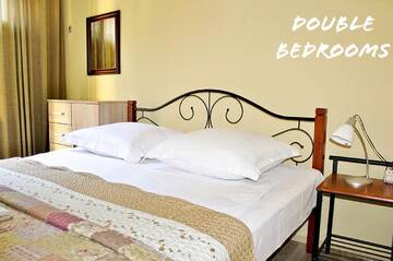 Фото номера Двухместный номер с 1 кроватью и собственной ванной комнатой Отель Red Fox Hotel г. Тбилиси 2