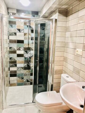 Фото номера Двухместный номер с 1 кроватью и собственной ванной комнатой Отель Red Fox Hotel г. Тбилиси 4