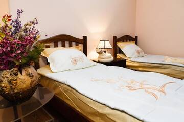 Фото номера Двухместный номер с 2 отдельными кроватями Хостелы GL Hostel г. Тбилиси 2