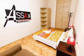 Фото номера Номер с кроватью размера &quot;queen-size&quot; и видом на сад Хостелы GL Hostel г. Тбилиси 2
