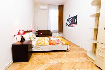 Фото номера Номер с кроватью размера &quot;queen-size&quot; и видом на сад Хостелы GL Hostel г. Тбилиси 3