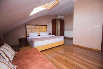 Фото номера Стандартный двухместный номер с 1 кроватью Отель Hotel Orion Budget г. Тбилиси 4