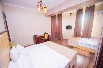 Фото номера Стандартный трехместный номер Отель Hotel Orion Budget г. Тбилиси 4