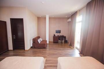 Фото номера Стандартный двухместный номер с 2 отдельными кроватями Отель Hotel Orion Budget г. Тбилиси 6