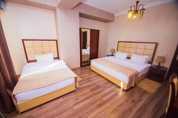 Фото номера Стандартный трехместный номер Отель Hotel Orion Budget г. Тбилиси 3