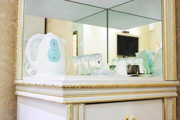 Фото номера Улучшенный номер с кроватью размера «king-size» Отель Elegant Boutique Rustaveli г. Тбилиси 5