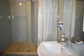 Фото номера Двухместный номер с 1 кроватью и балконом Гостевой дом Lea Guest House г. Тбилиси 17