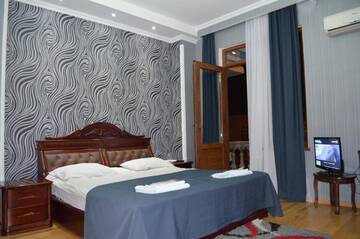 Фото номера Роскошный четырехместный номер Отель Bonus Hotel г. Тбилиси 3