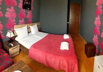 Фото номера Улучшенный двухместный номер с 1 кроватью, вид на город Отель Bonus Hotel г. Тбилиси 5