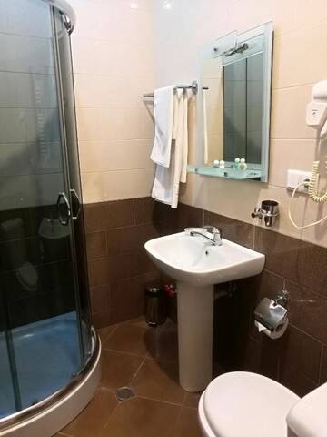 Фото номера Стандартный трехместный номер Отель Hotel Diplomat г. Тбилиси 19