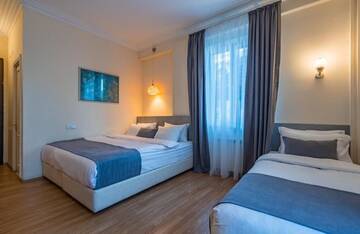 Фото номера Стандартный двухместный номер с 2 отдельными кроватями Отель Iliani Hotel г. Тбилиси 8